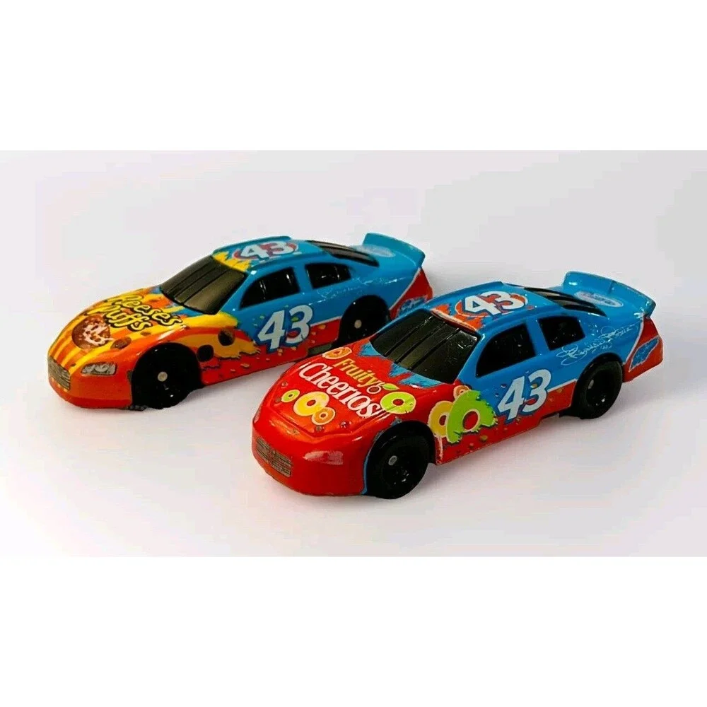 2008 Nascar Richard Petty #43 Reese's Puffs & Fruity Cheerios Cars 1:64 Loose